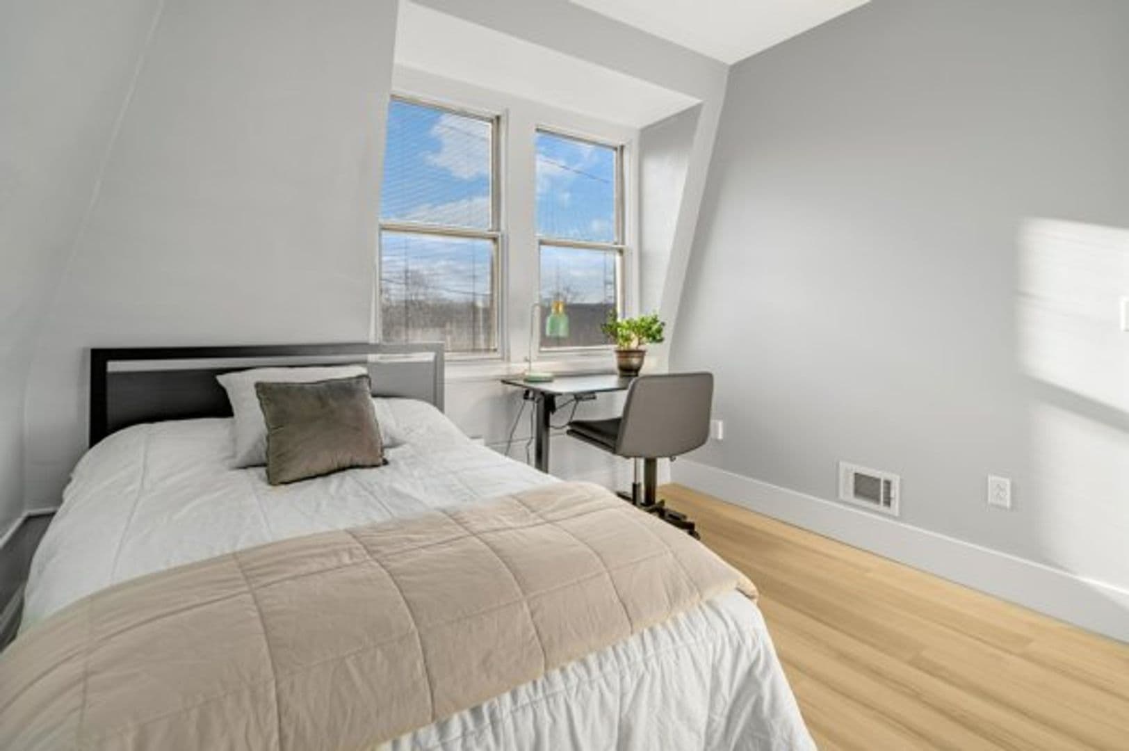 Ithaca Apartment: 702 E State St