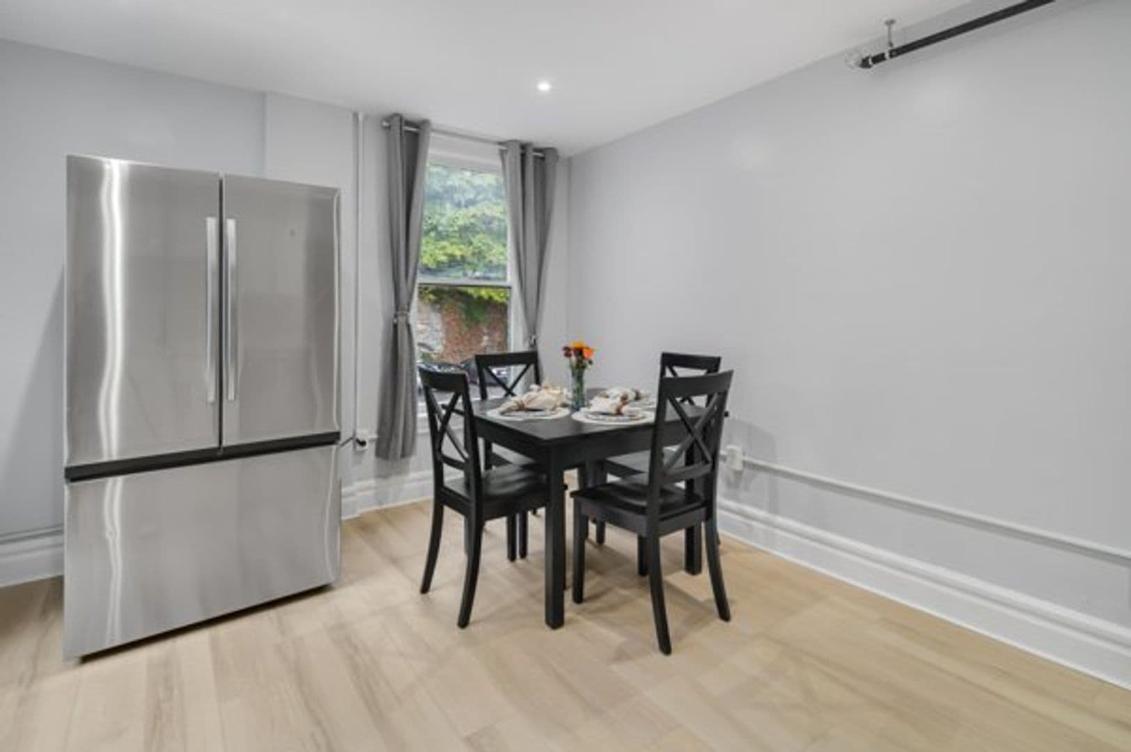 Ithaca Apartment: 702 E State St