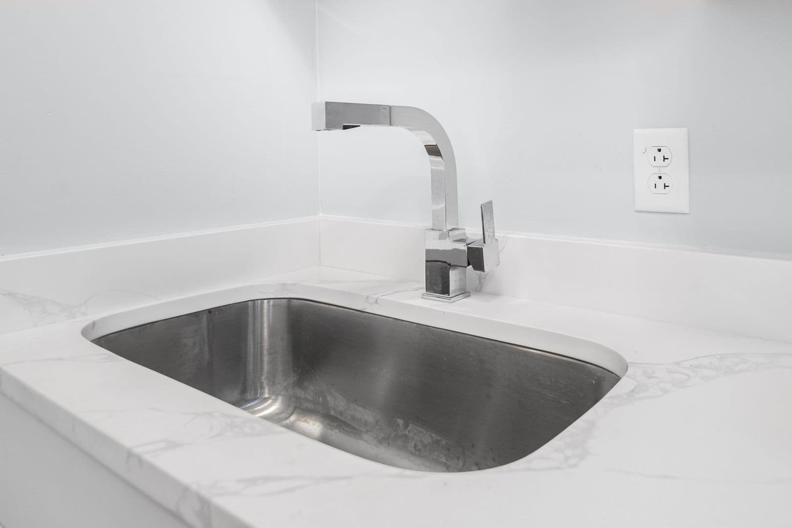 Ithaca Apartment: 104 Harvard Pl
