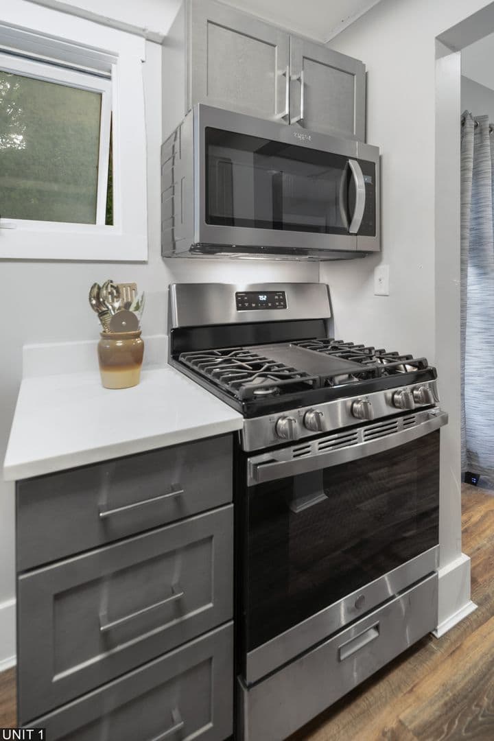 Ithaca Apartment: 109 Williams St