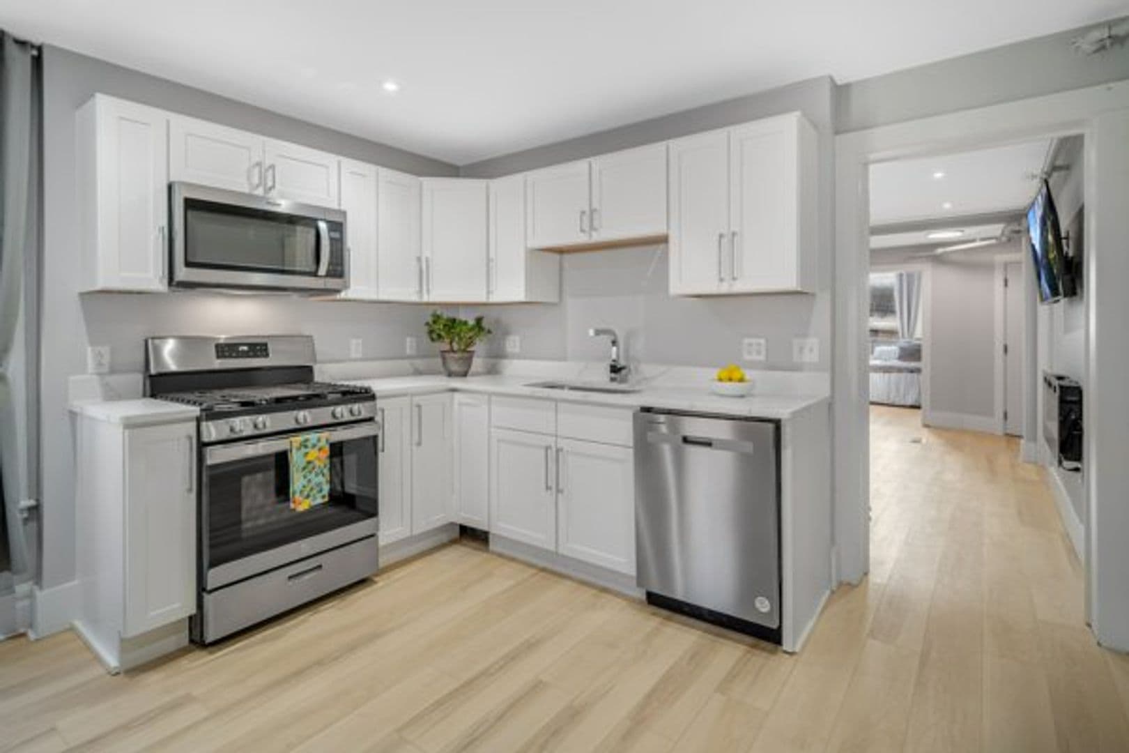 Ithaca Apartment: 702 E State St