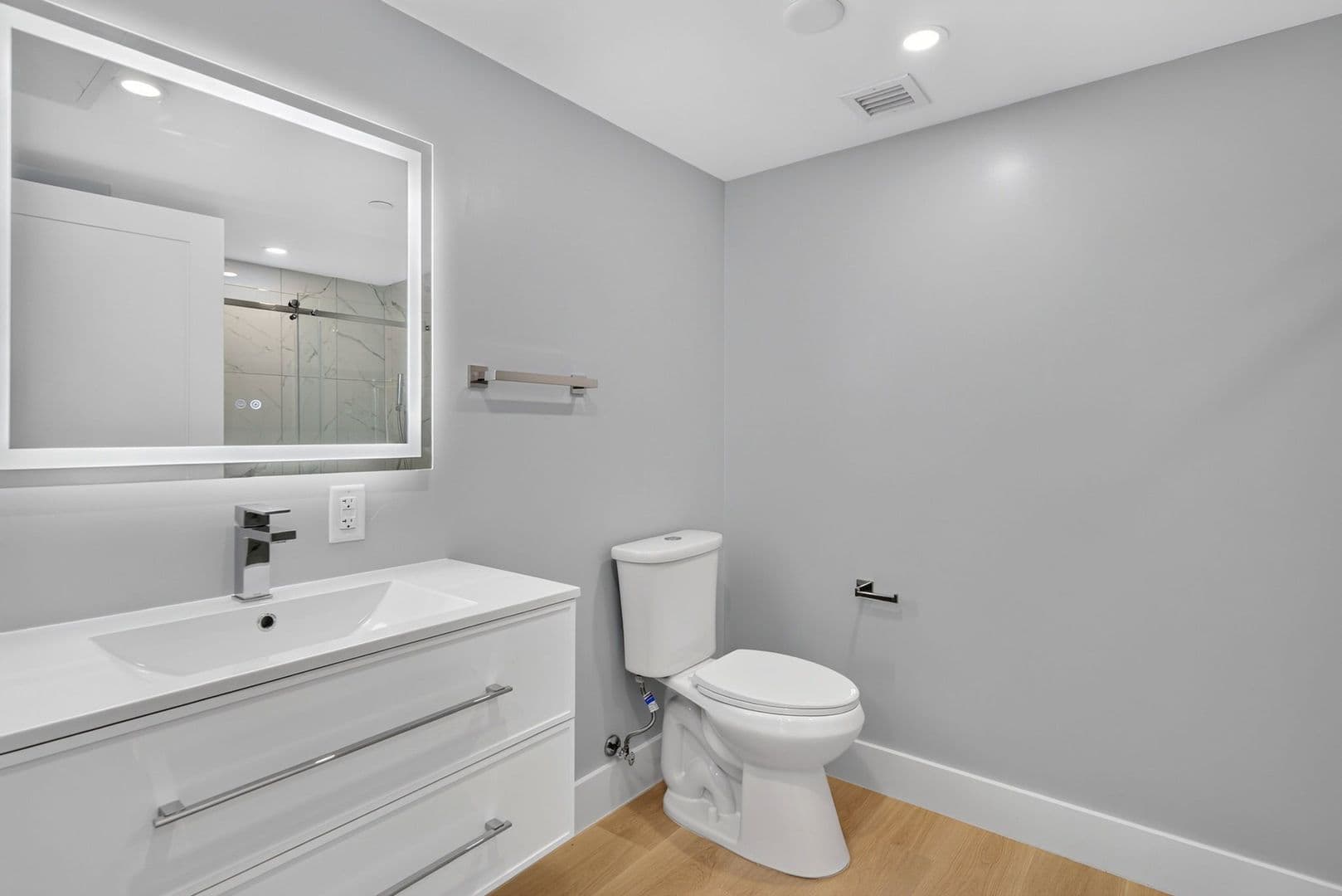 Ithaca Apartment: 201 Oak Avenue