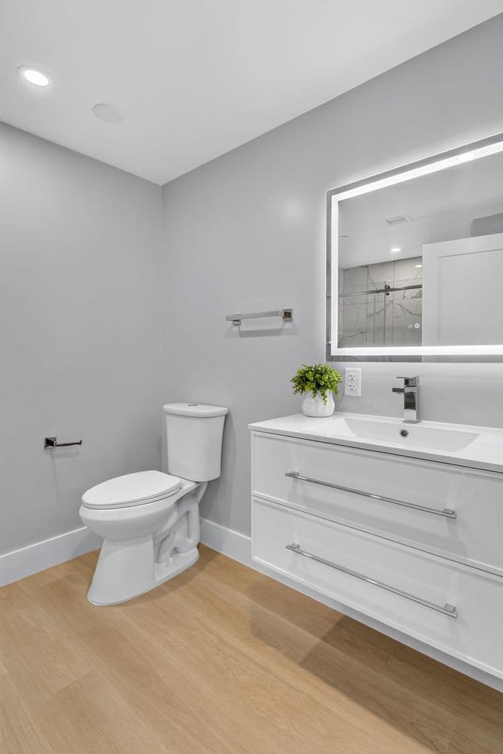 Ithaca Apartment: 201 Oak Avenue