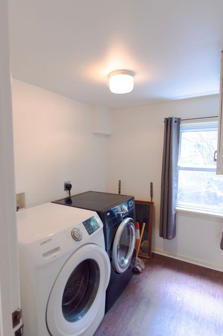 Ithaca Apartment: 217 Columbia St.