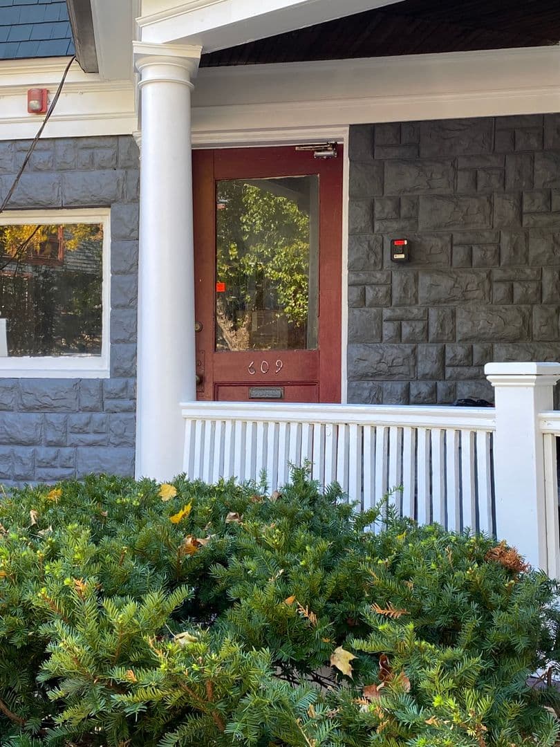 Ithaca Apartment: 609 E State St