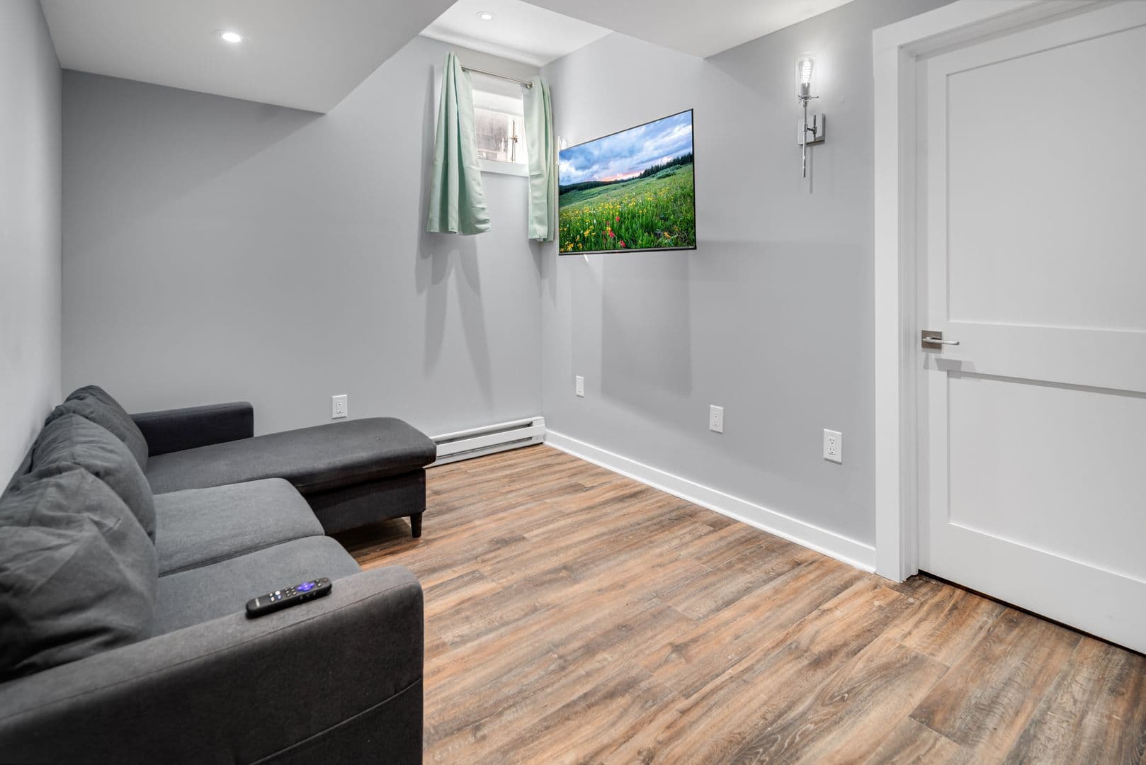 Ithaca Apartment: 109 Williams St