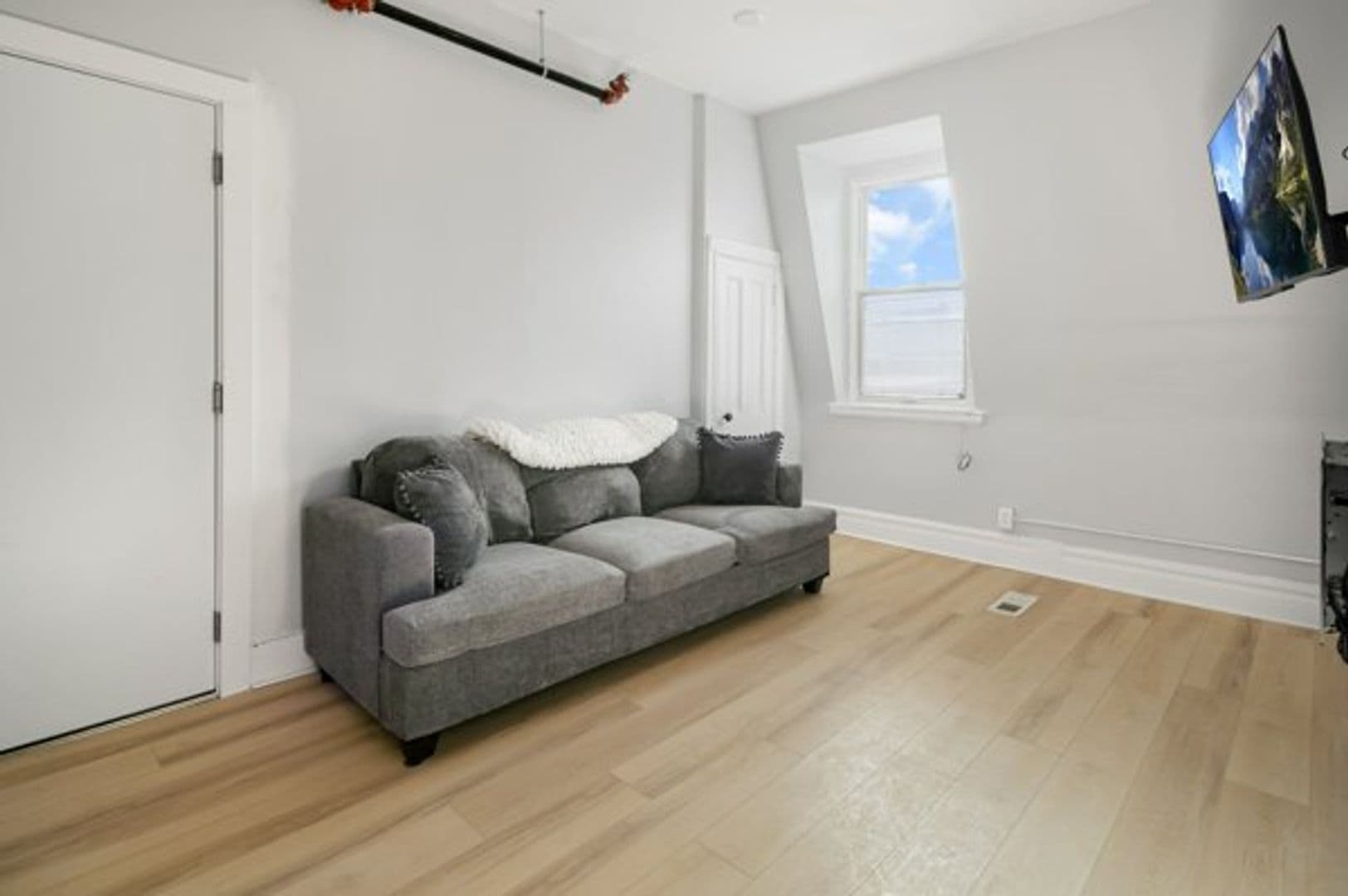 Ithaca Apartment: 702 E State St