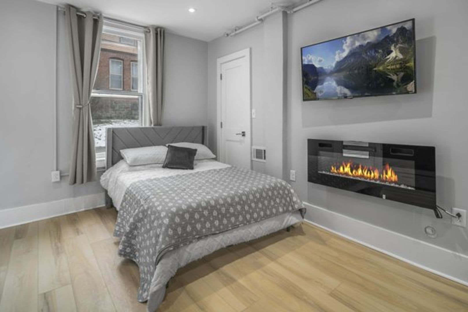 Ithaca Apartment: 702 E State St