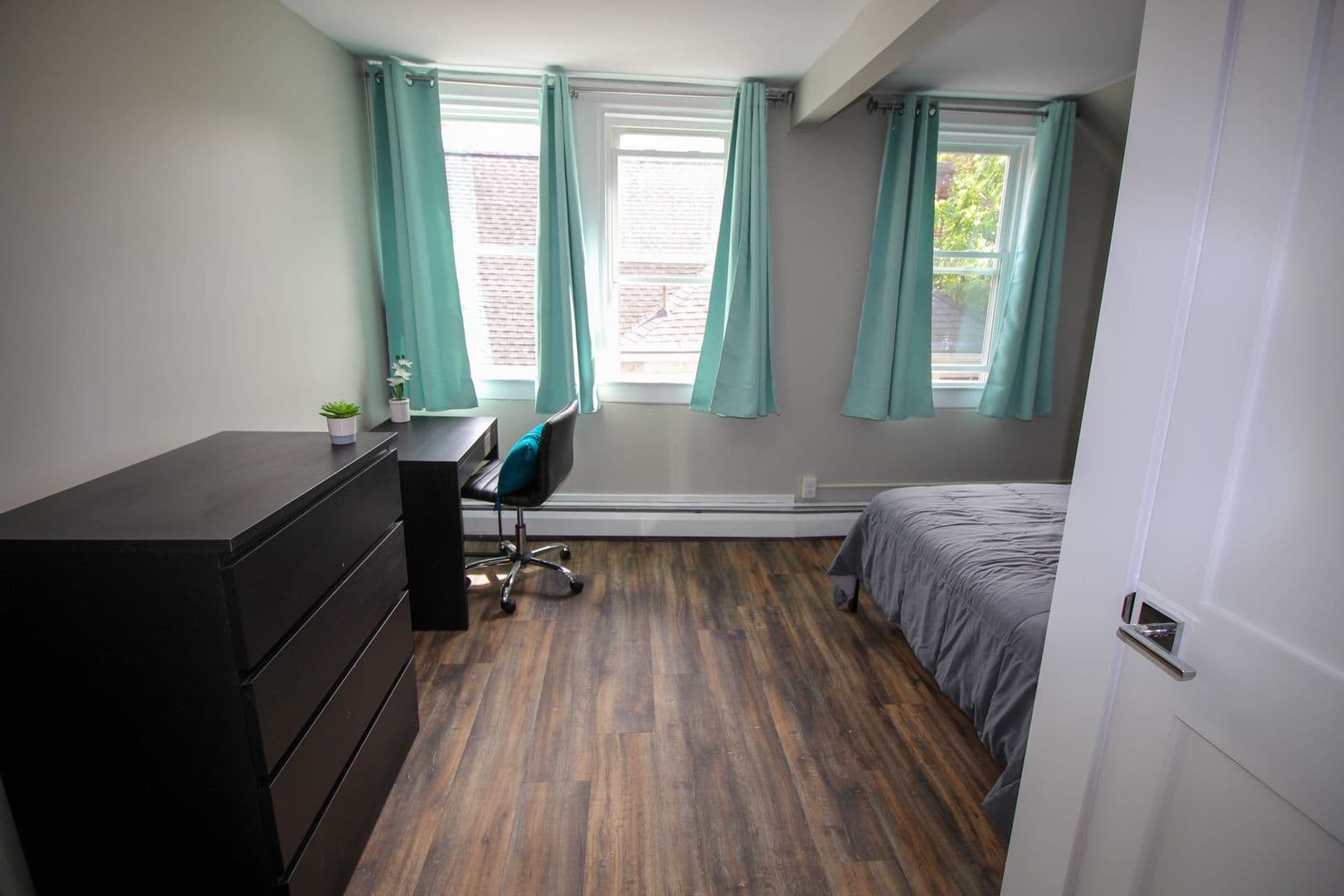 Ithaca Apartment: 522 Stewart Ave
