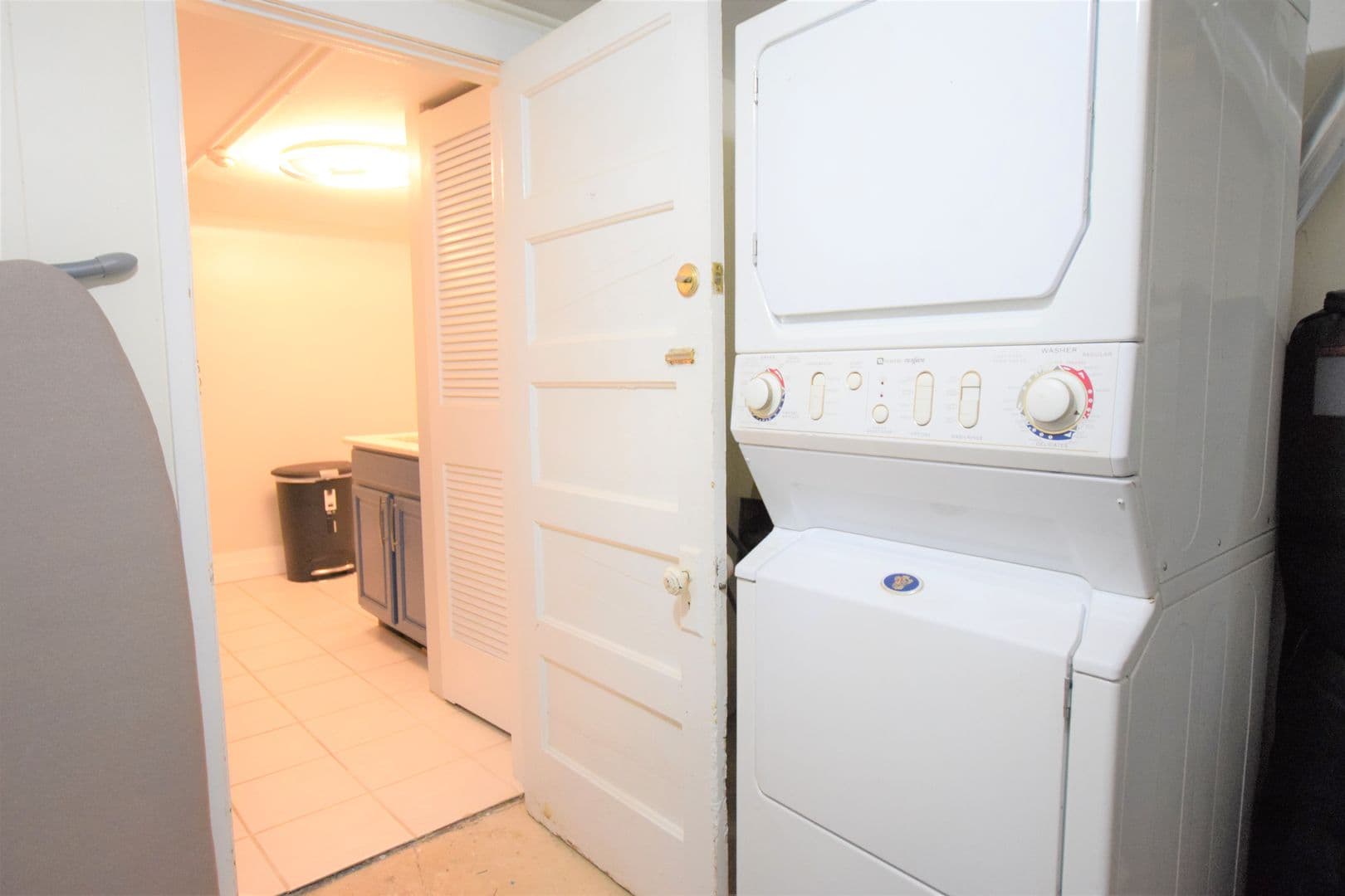 Ithaca Apartment: 609 E State St