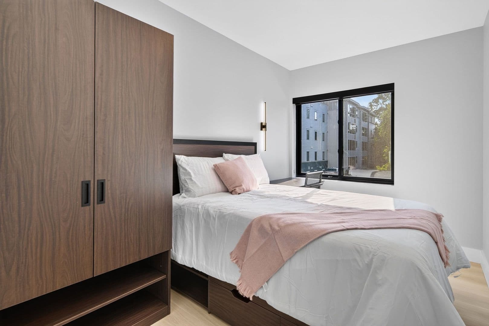 Ithaca Apartment: 201 Oak Avenue