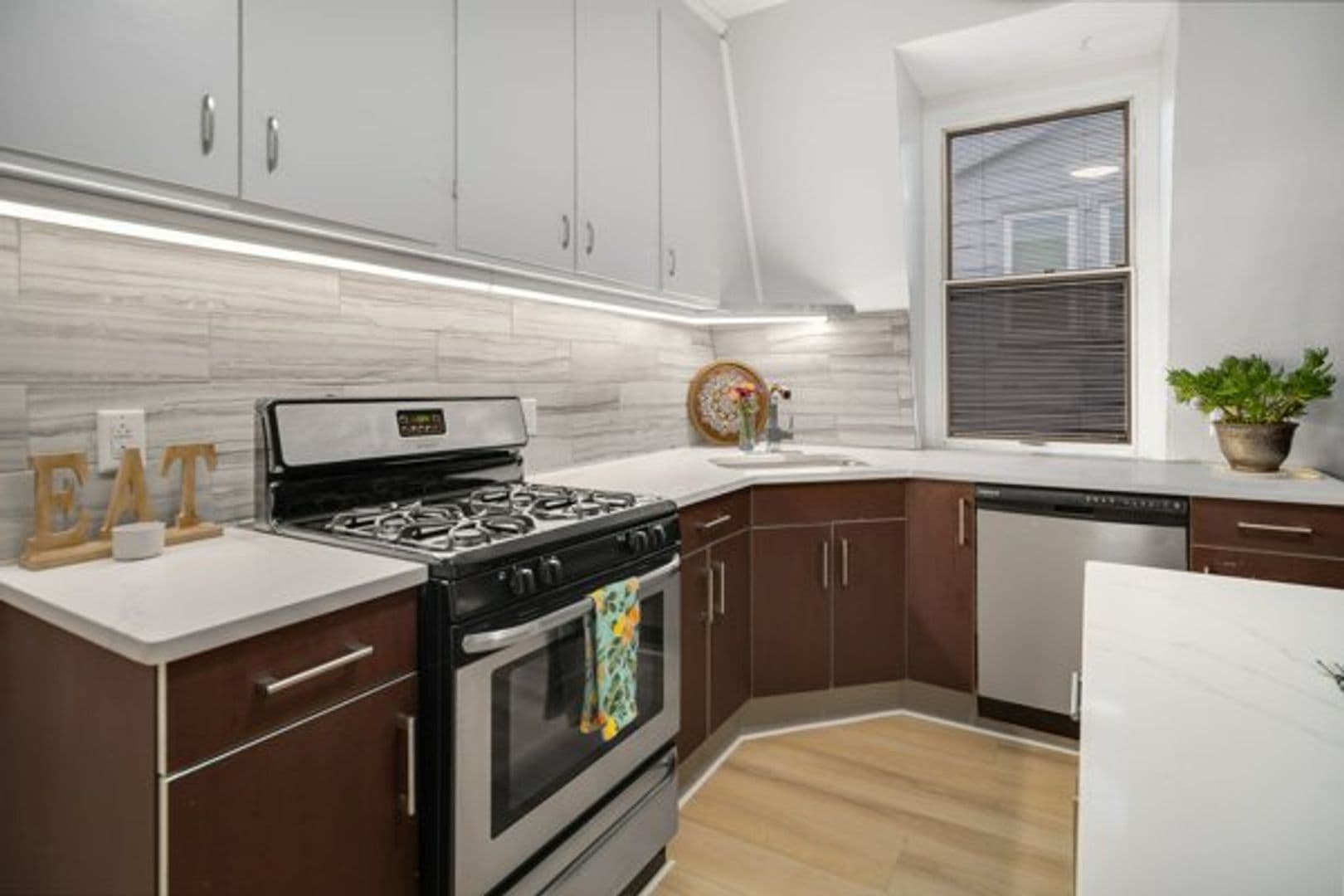 Ithaca Apartment: 702 E State St