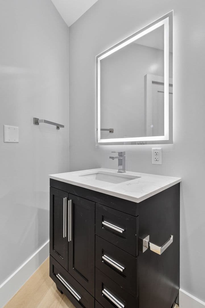 Ithaca Apartment: 201 Oak Avenue