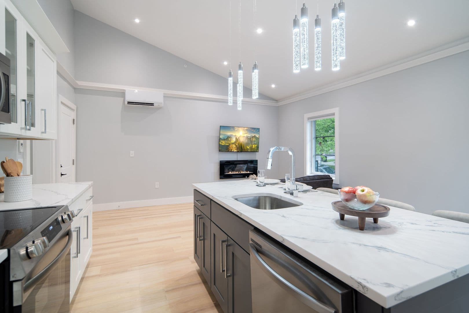 Ithaca Apartment: 601 E State St