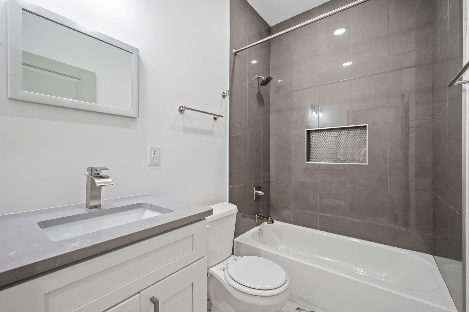 PHILADELPHIA, PA Apartment: 2209 N Natrona St.
