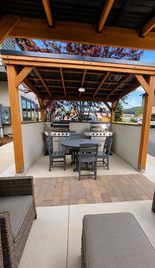 Eagle Apartment: 1115 Chambers Avenue