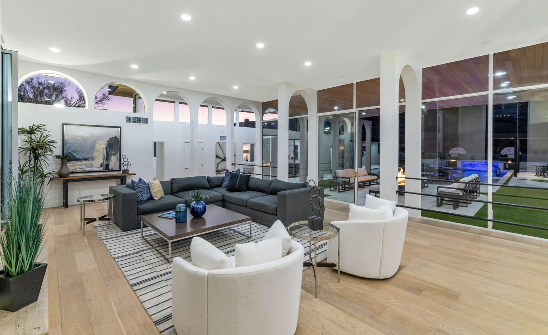 Paradise Valley House: 6664 N. 40th St