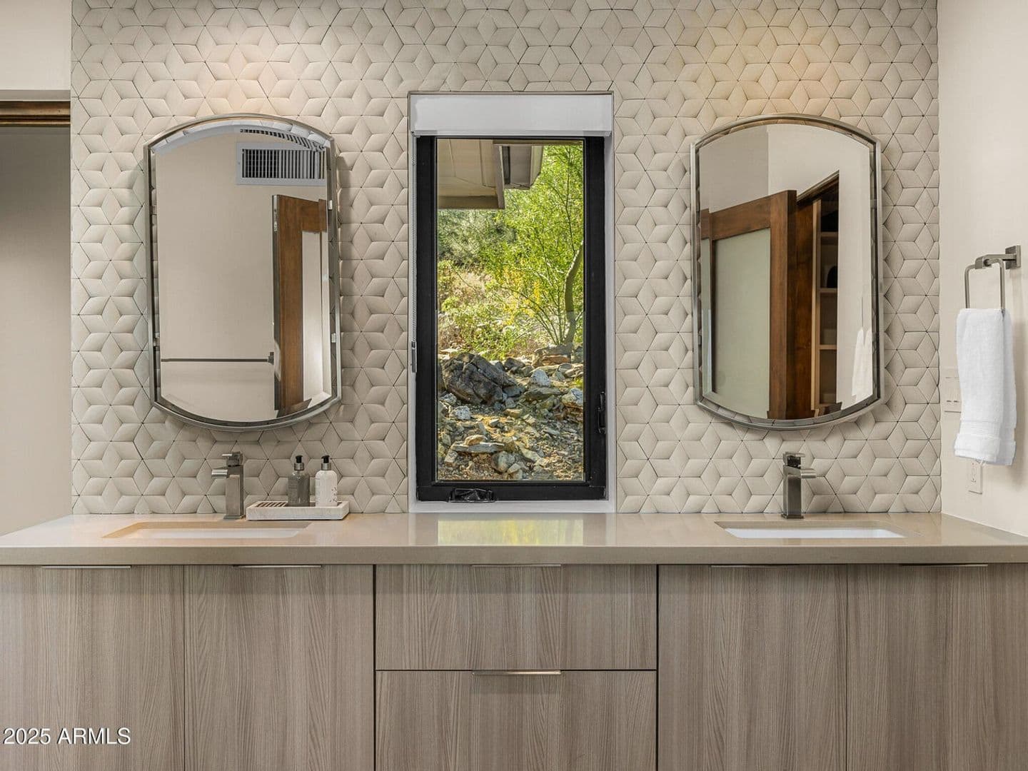 Paradise Valley House: 6331 E. Hummingbird Lane