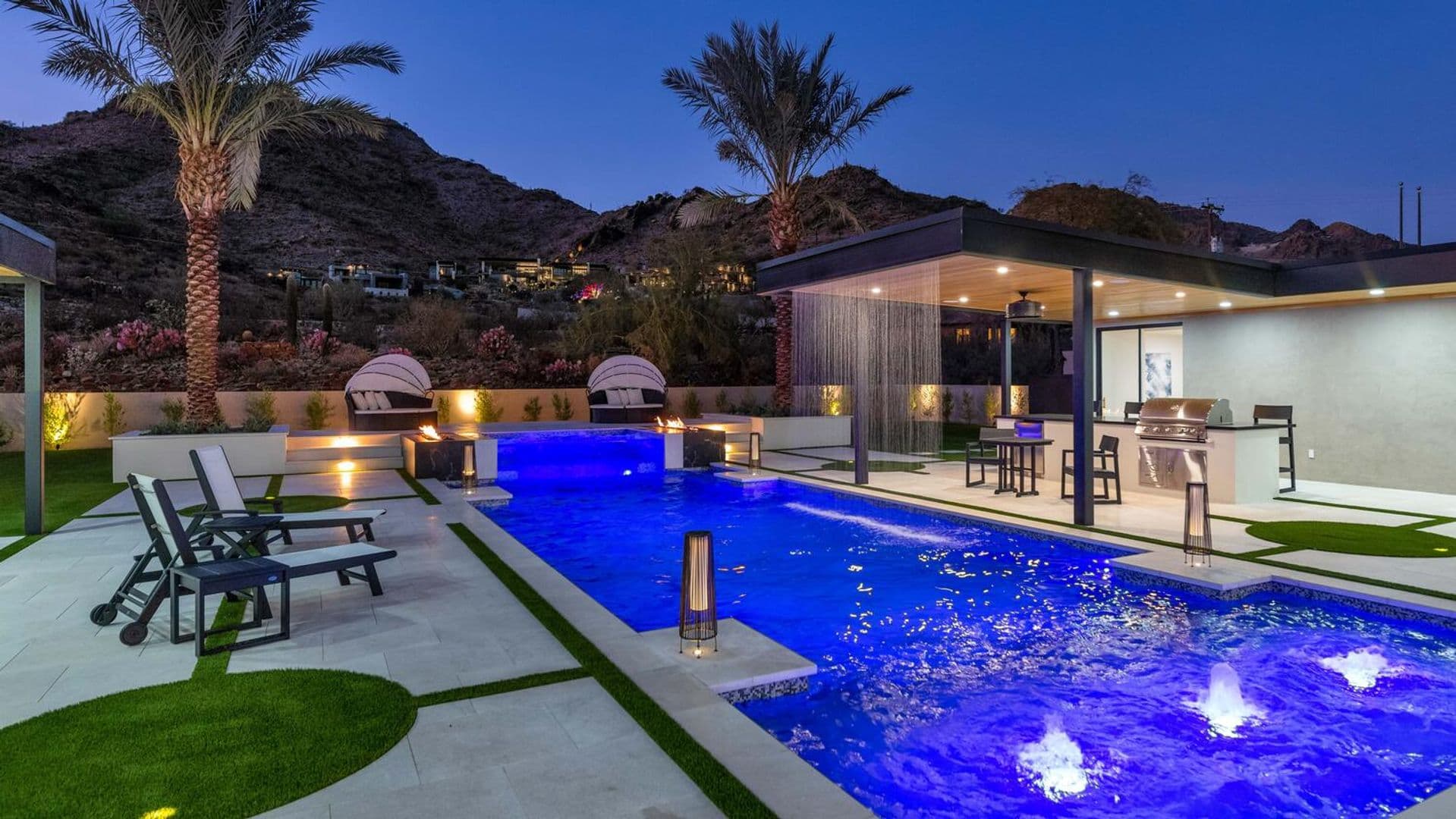 Paradise Valley House: 6664 N. 40th St