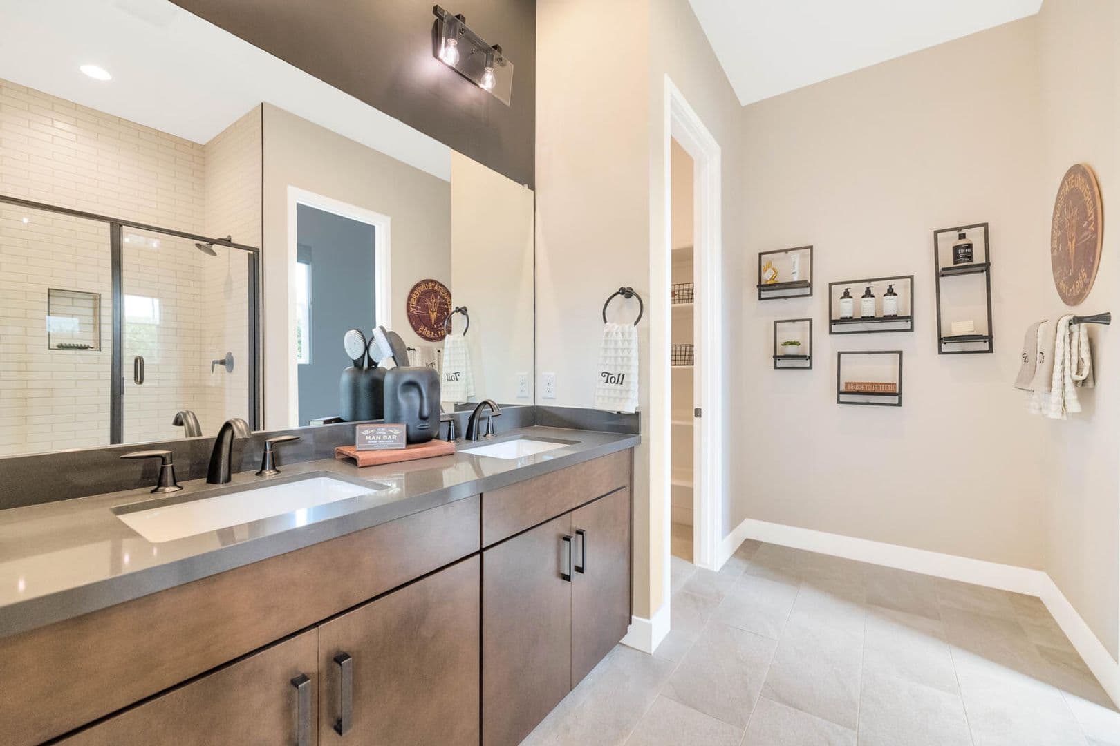 Mesa House: 10118 E Tesla Ave
