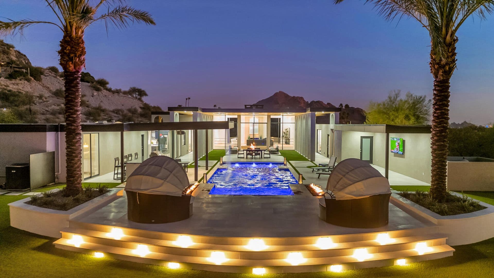 Paradise Valley House: 6664 N. 40th St