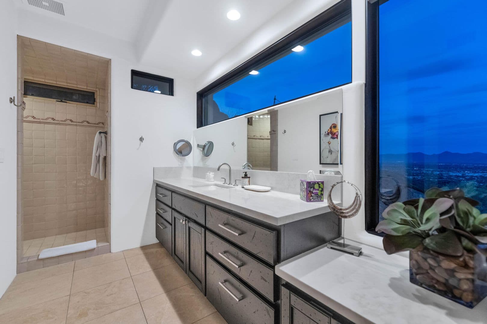 Paradise Valley House: 5810 E Cholla Ln