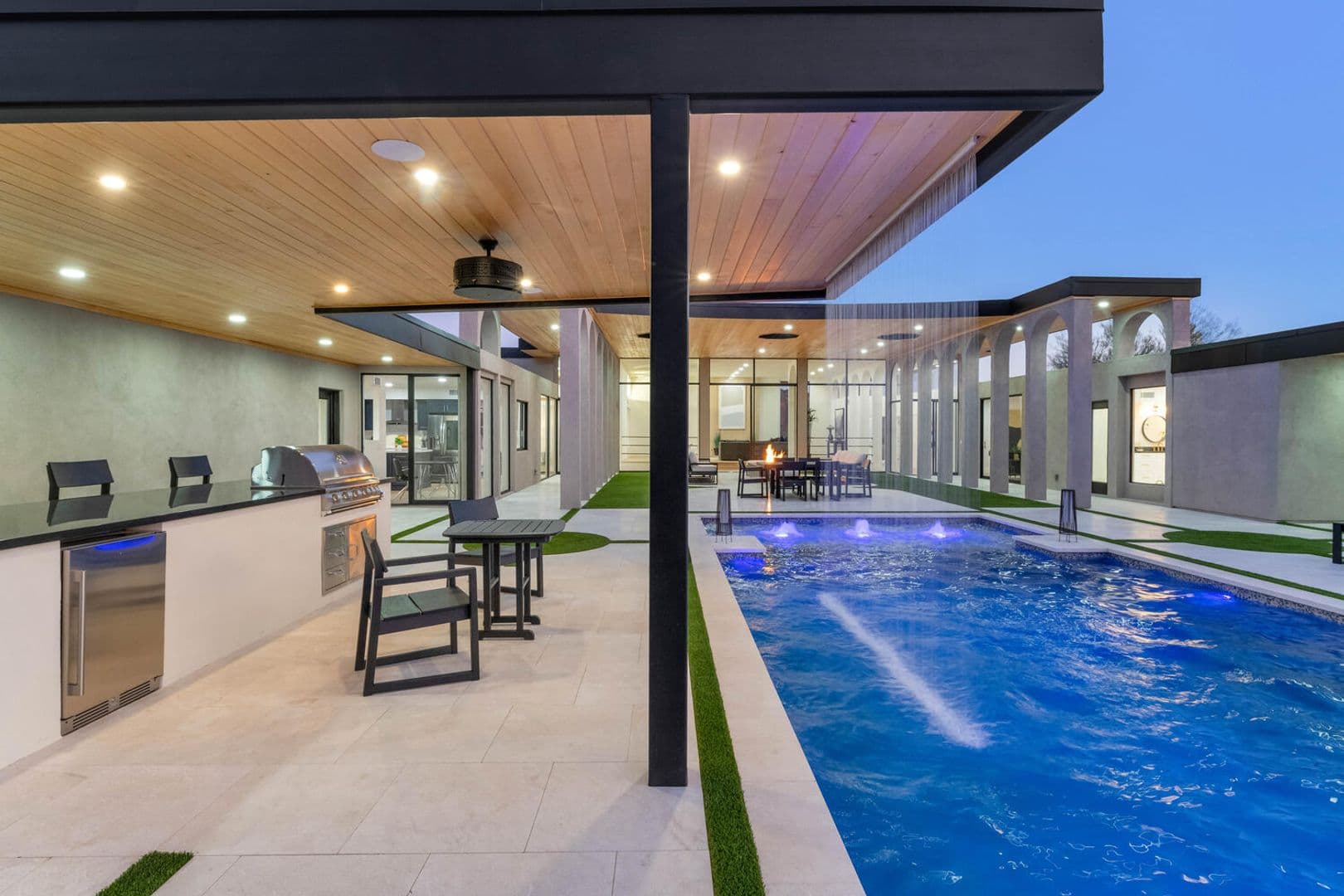 Paradise Valley House: 6664 N. 40th St