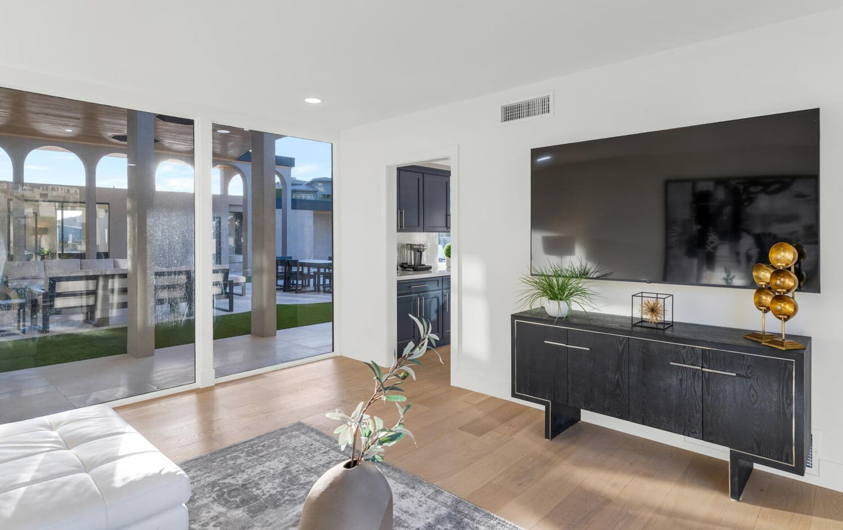 Paradise Valley House: 6664 N. 40th St
