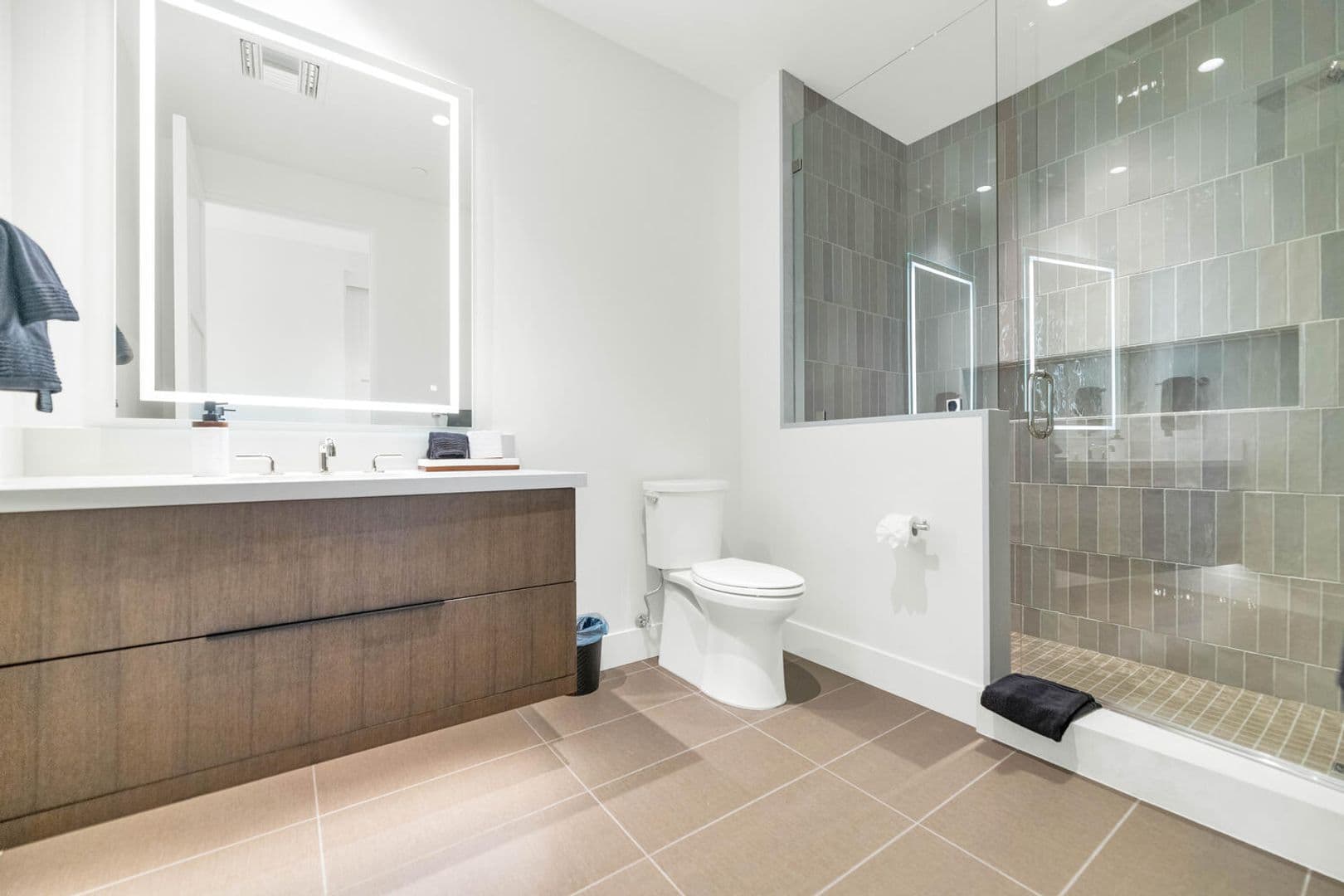 Scottsdale House: 5000 N Camelback Ridge Rd. #102
