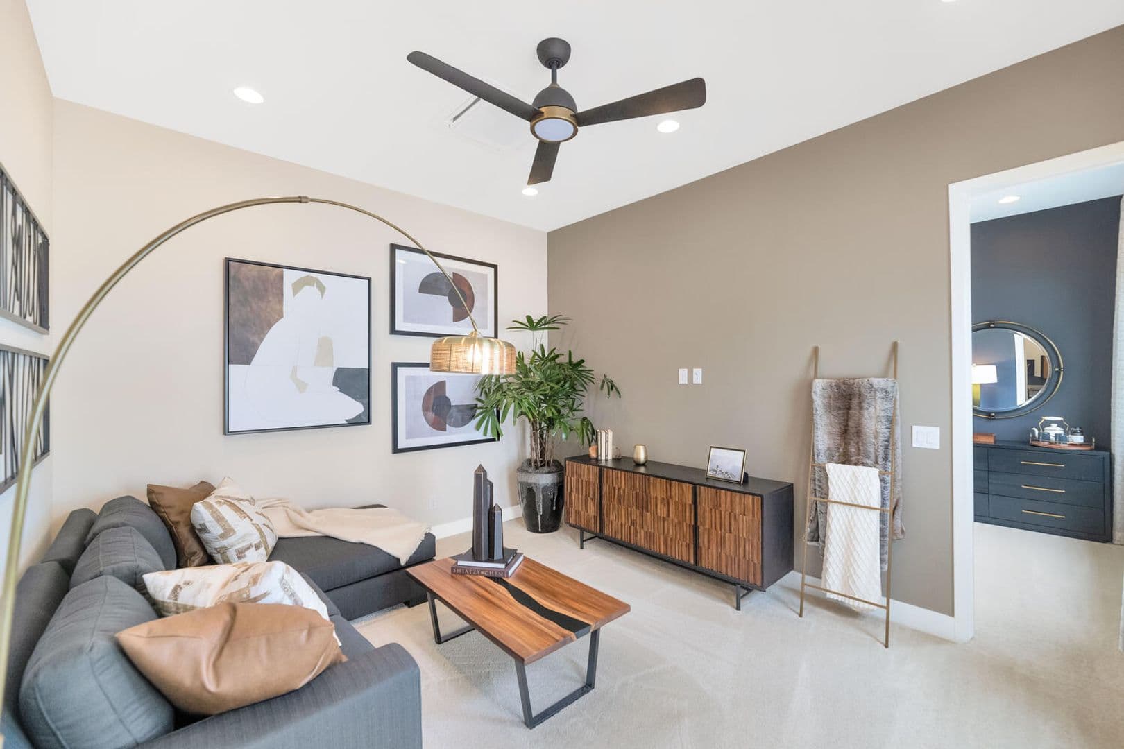 Mesa House: 10118 E Tesla Ave