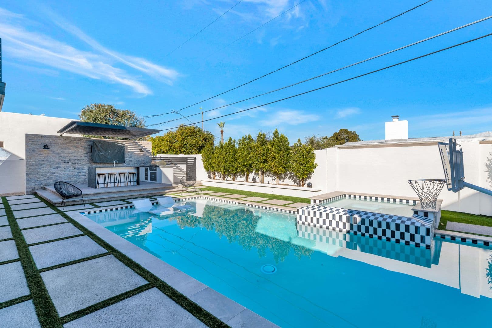 Phoenix House: 4216 E Hazelwood St