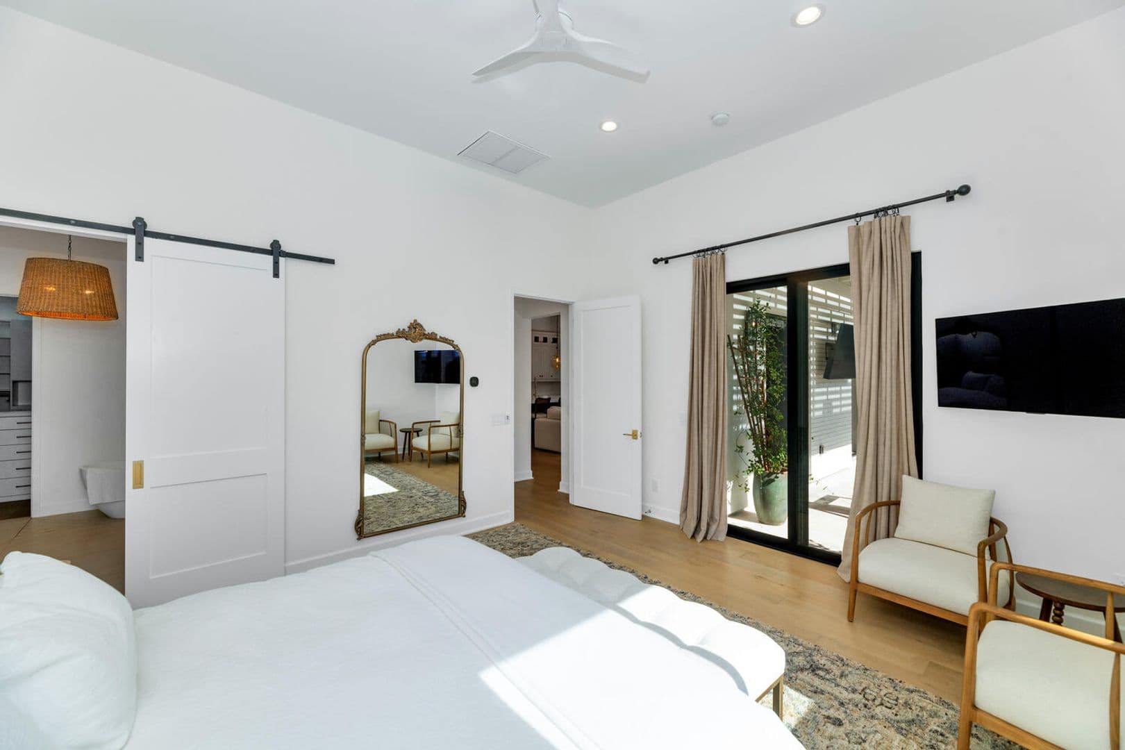 Phoenix House: 4147 E. Clarendon Ave