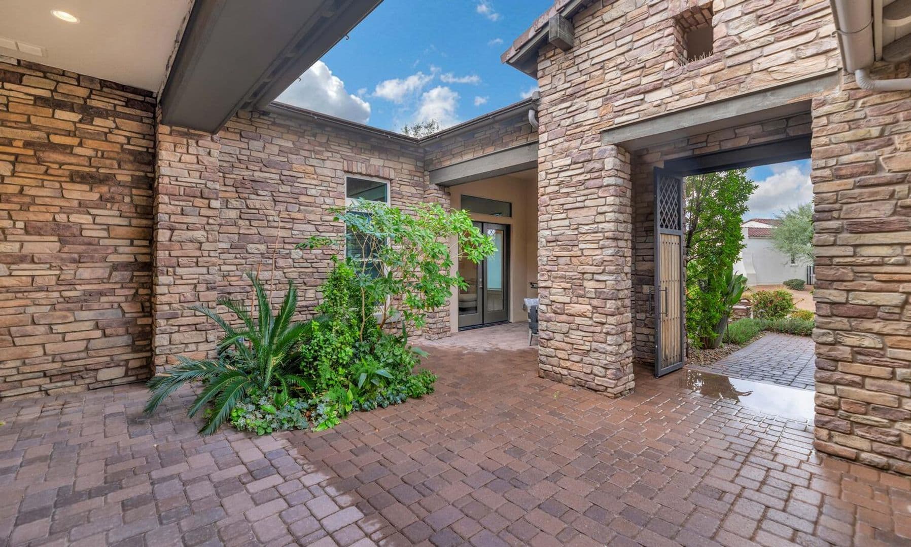 Cave Creek House: 5413 E. Juniper Canyon Dr.