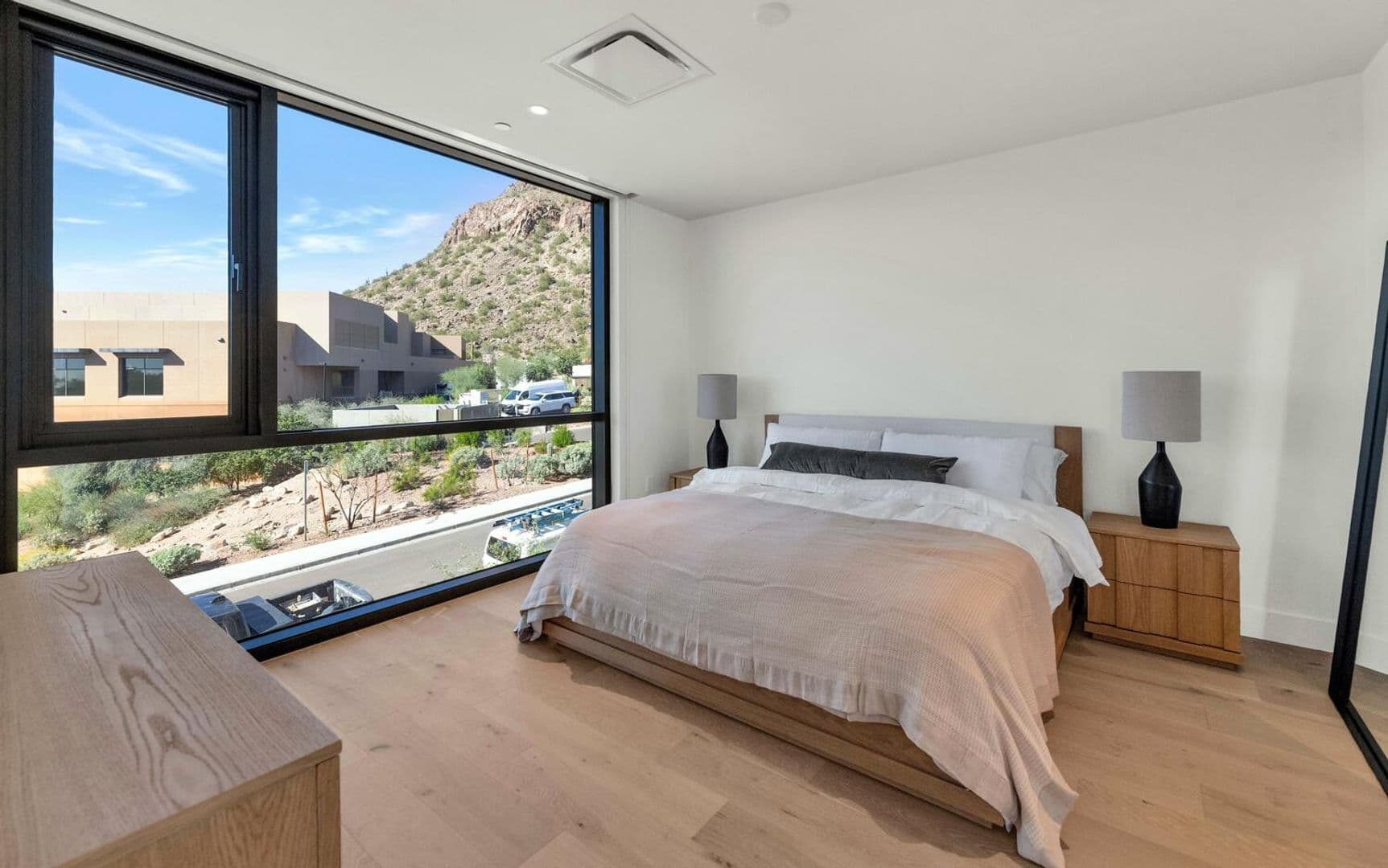 Scottsdale House: 4849 N Camelback Ridge Rd #B203