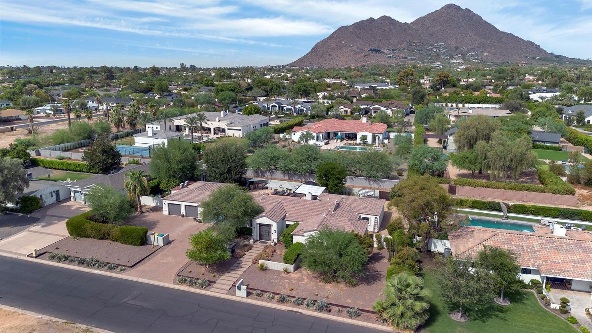 Paradise Valley House: 5228 N. 70th Pl