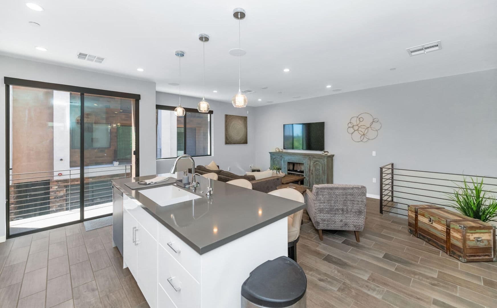 Scottsdale House: 6990 E. 6th St #1007