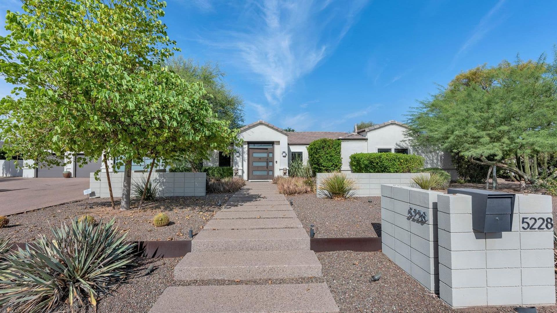 Paradise Valley House: 5228 N. 70th Pl