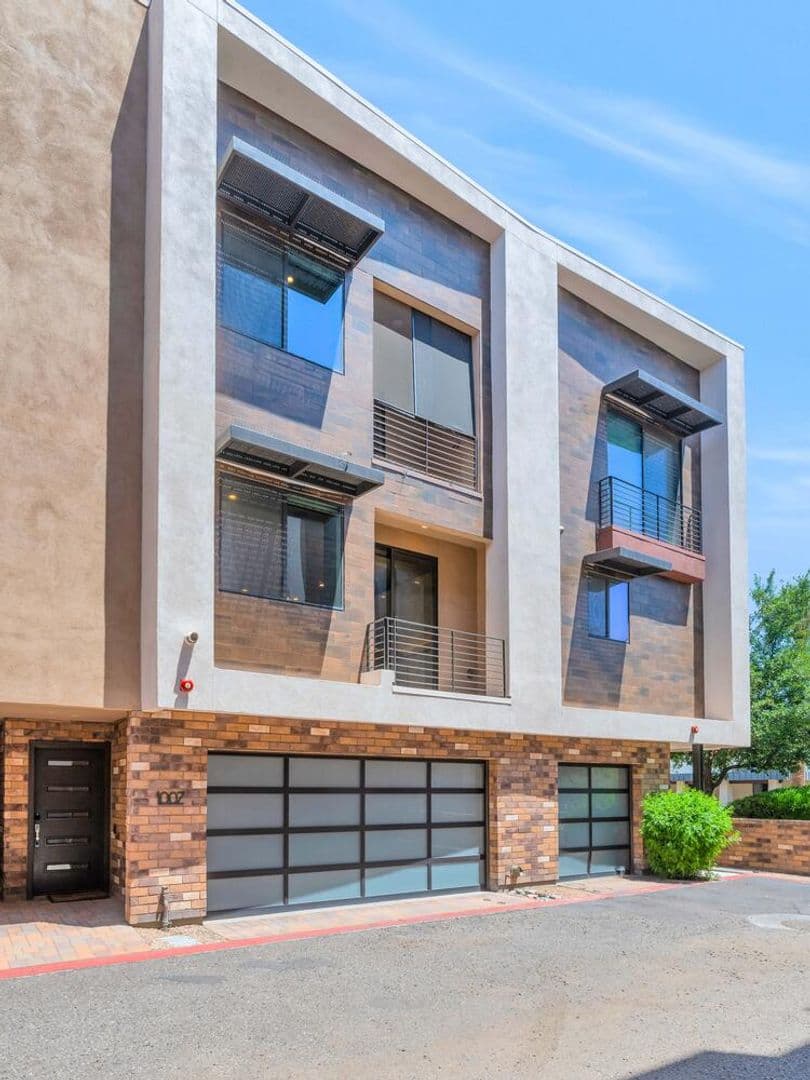 Scottsdale House: 6990 E. 6th St #1007