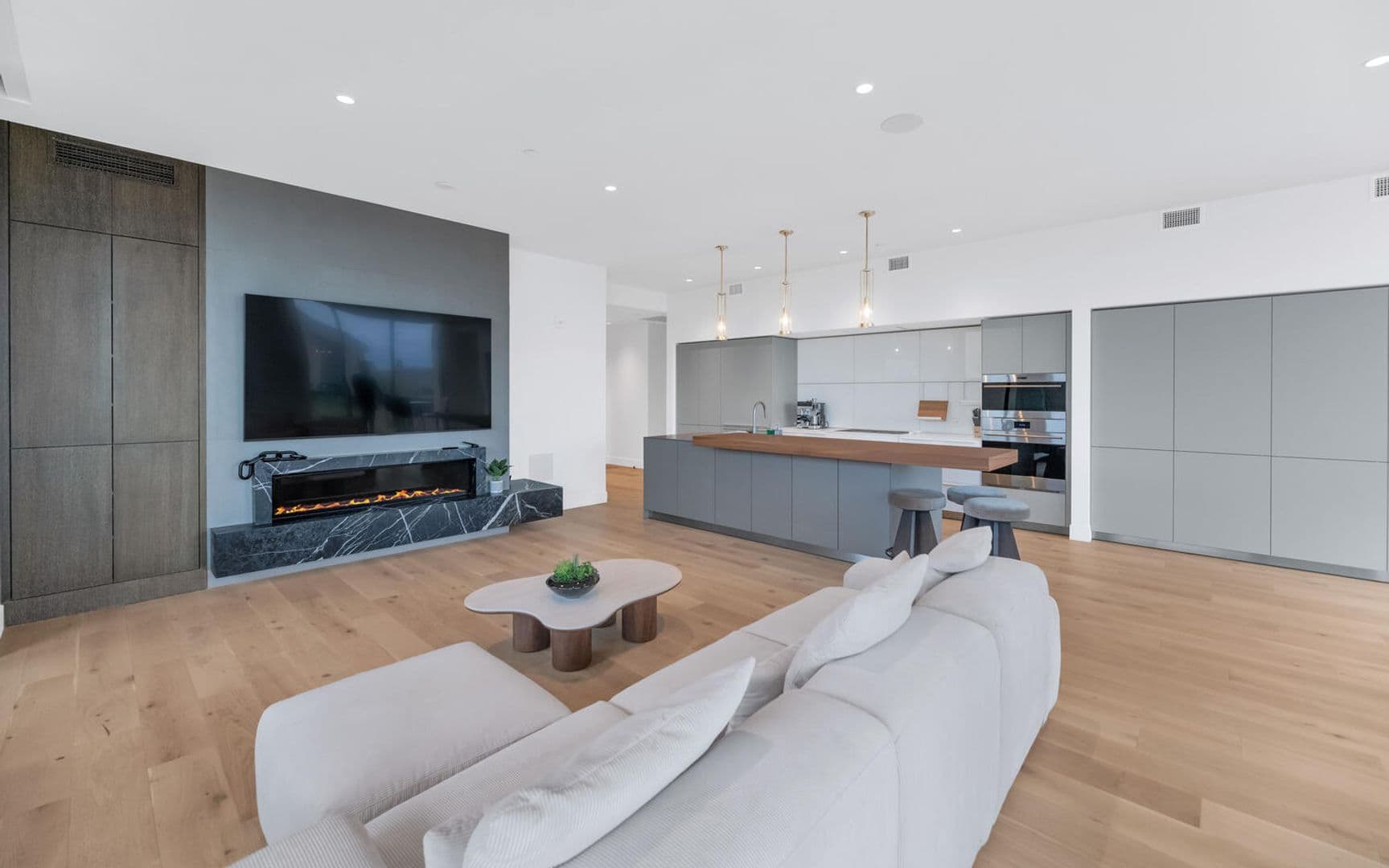 Scottsdale House: 5000 N Camelback Ridge Rd. #102
