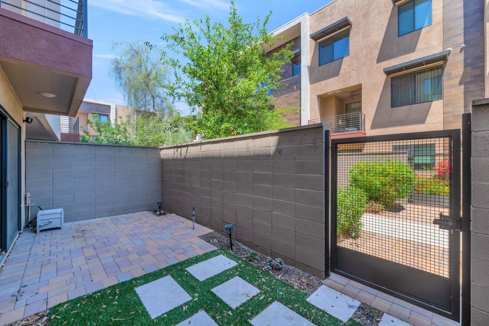 Scottsdale House: 6990 E. 6th St #1007