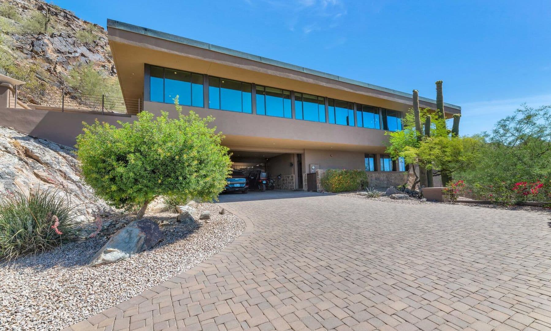 Paradise Valley House: 5800 E. Glen Dr