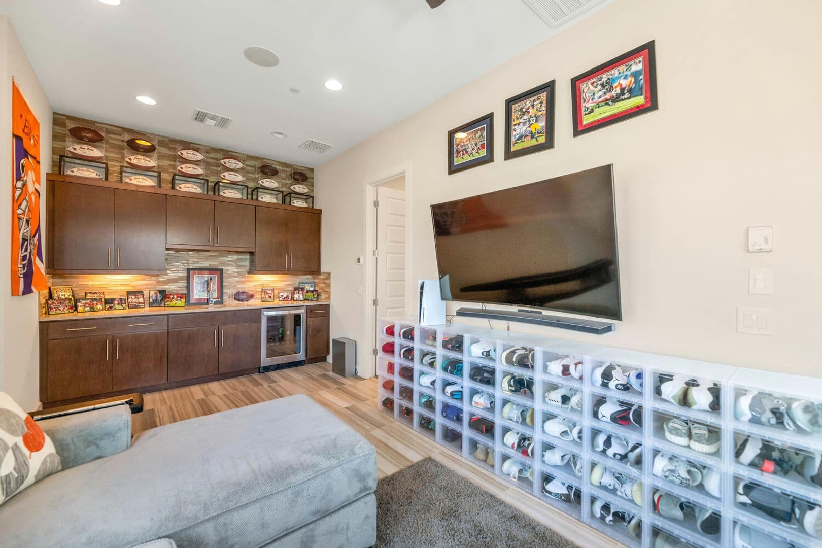 Phoenix House: 2855 E. Los Gatos