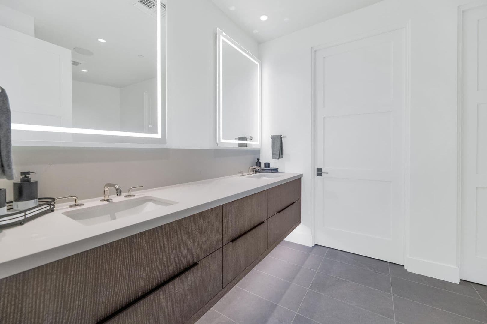 Scottsdale House: 5000 N Camelback Ridge Rd. #102