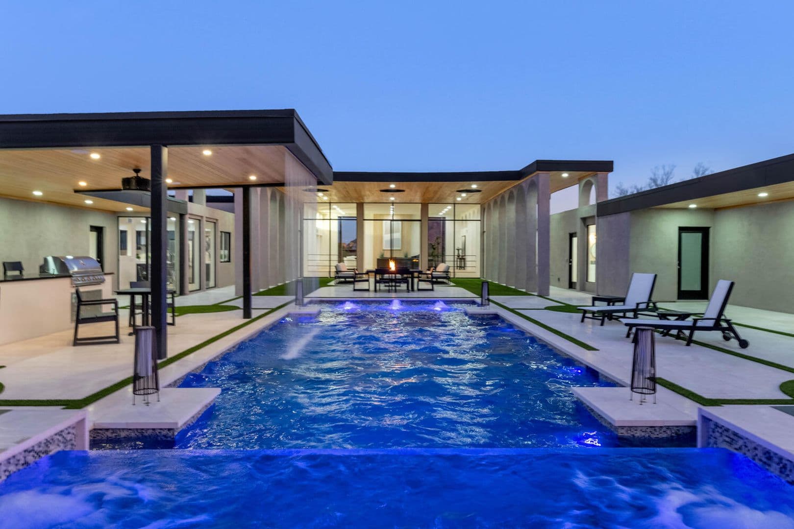 Paradise Valley House: 6664 N. 40th St