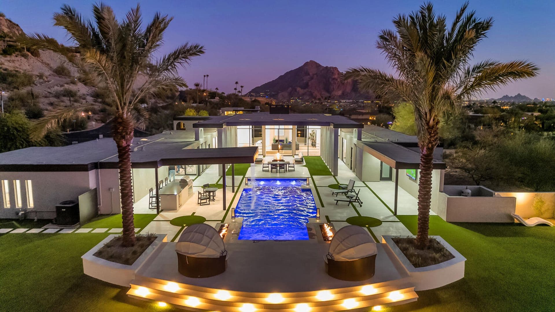 Paradise Valley House: 6664 N. 40th St
