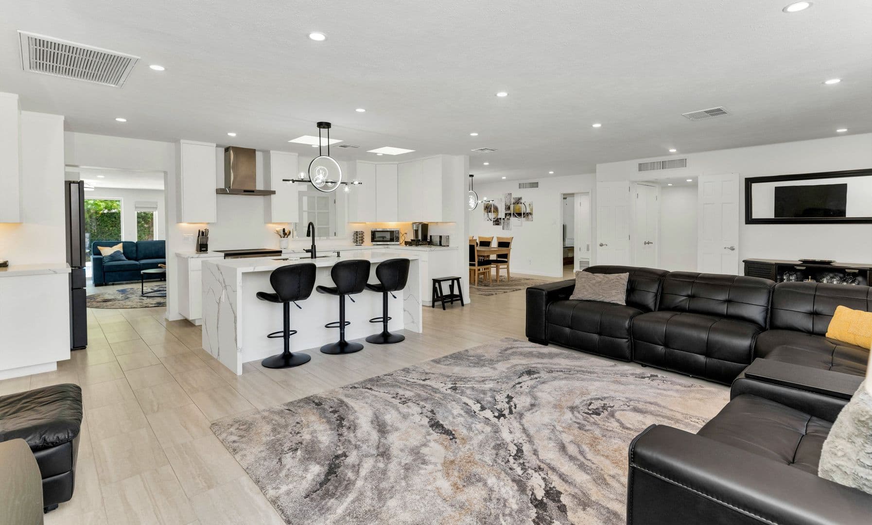 Phoenix House: 4406 N Dromedary Rd