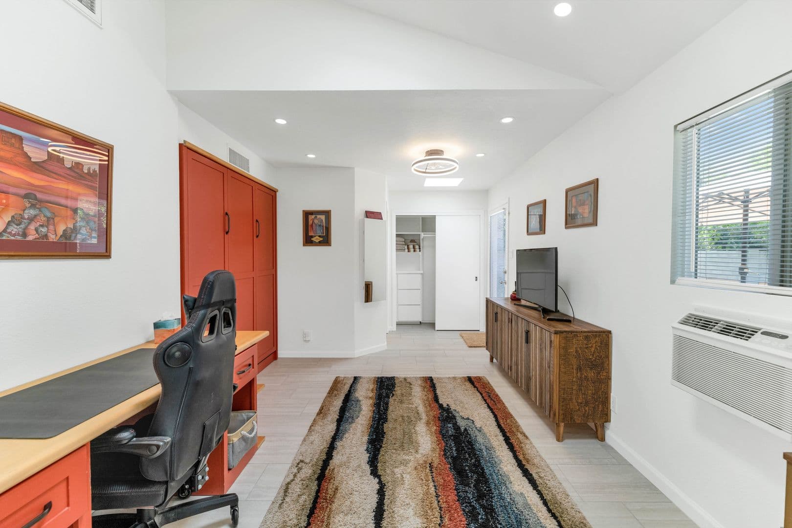 Phoenix House: 4406 N Dromedary Rd