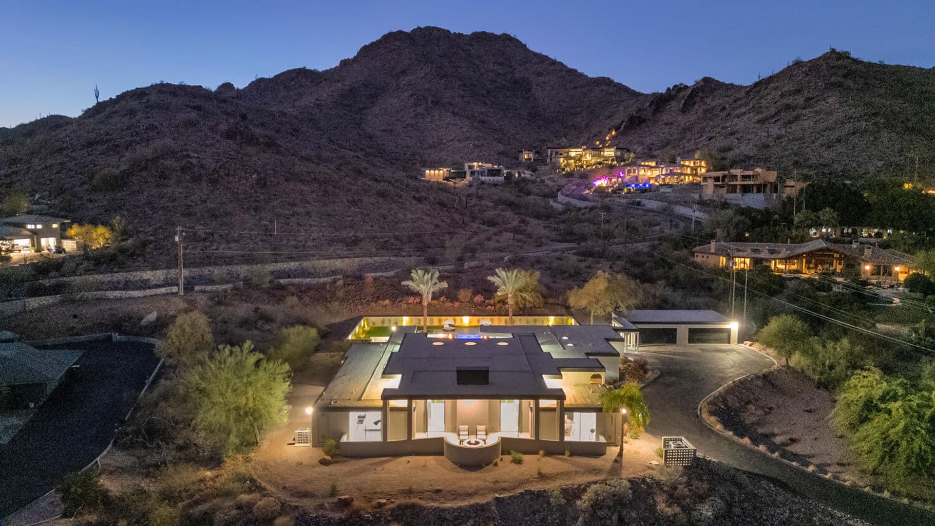Paradise Valley House: 6664 N. 40th St