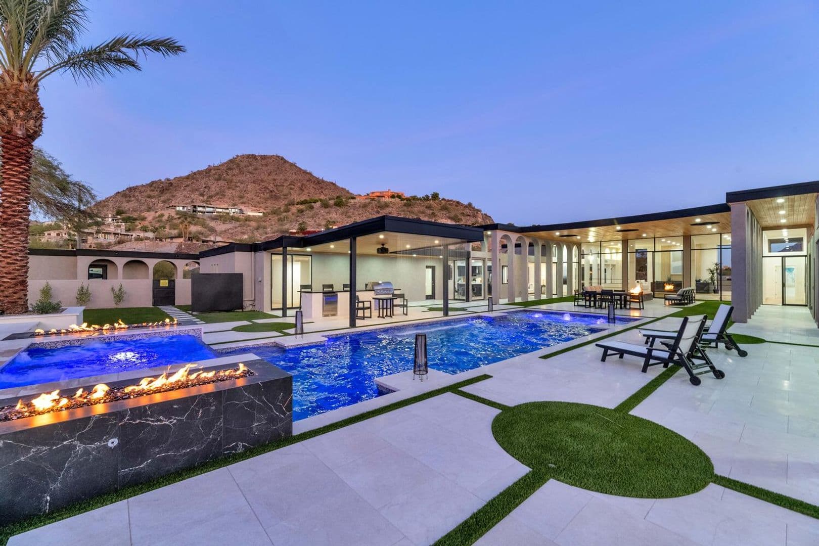 Paradise Valley House: 6664 N. 40th St