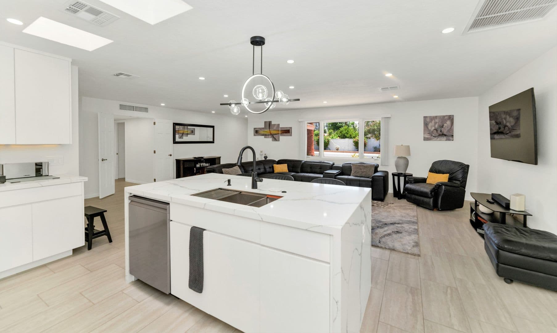 Phoenix House: 4406 N Dromedary Rd